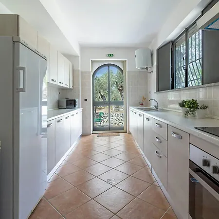 بيت للعطل Historic Among Olive Groves Near The Sea *