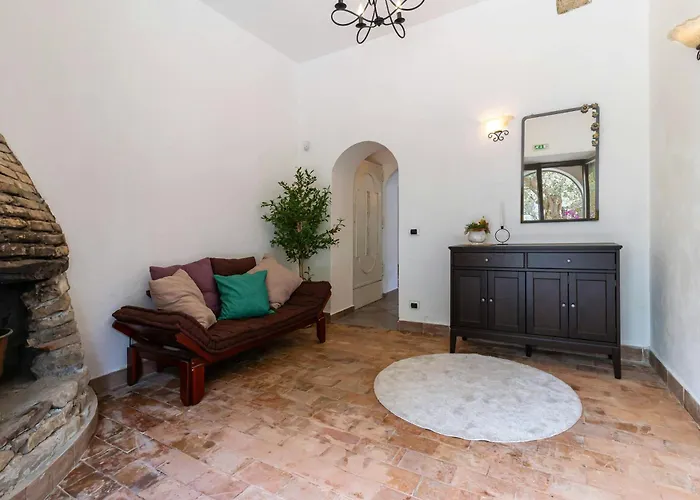 بيت للعطل Historic Among Olive Groves Near The Sea روشيلا لونيكا