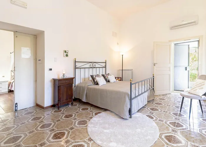 Historic Among Olive Groves Near The Sea Casa de Férias