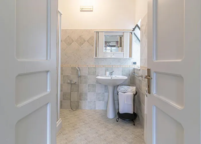 度假居 Historic Among Olive Groves Near The Sea 罗切拉伊奥尼卡